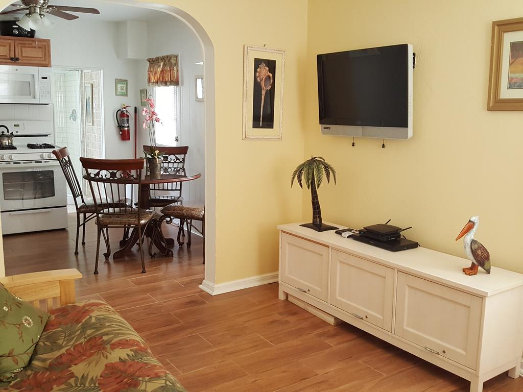 209 EAST GARFIELD AVENUE COTTAGE WILDWOOD RENTALS OFFERED BY ISLAND